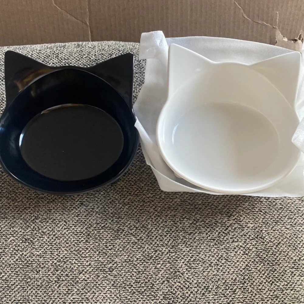 Set of 2 cat bowls NWT